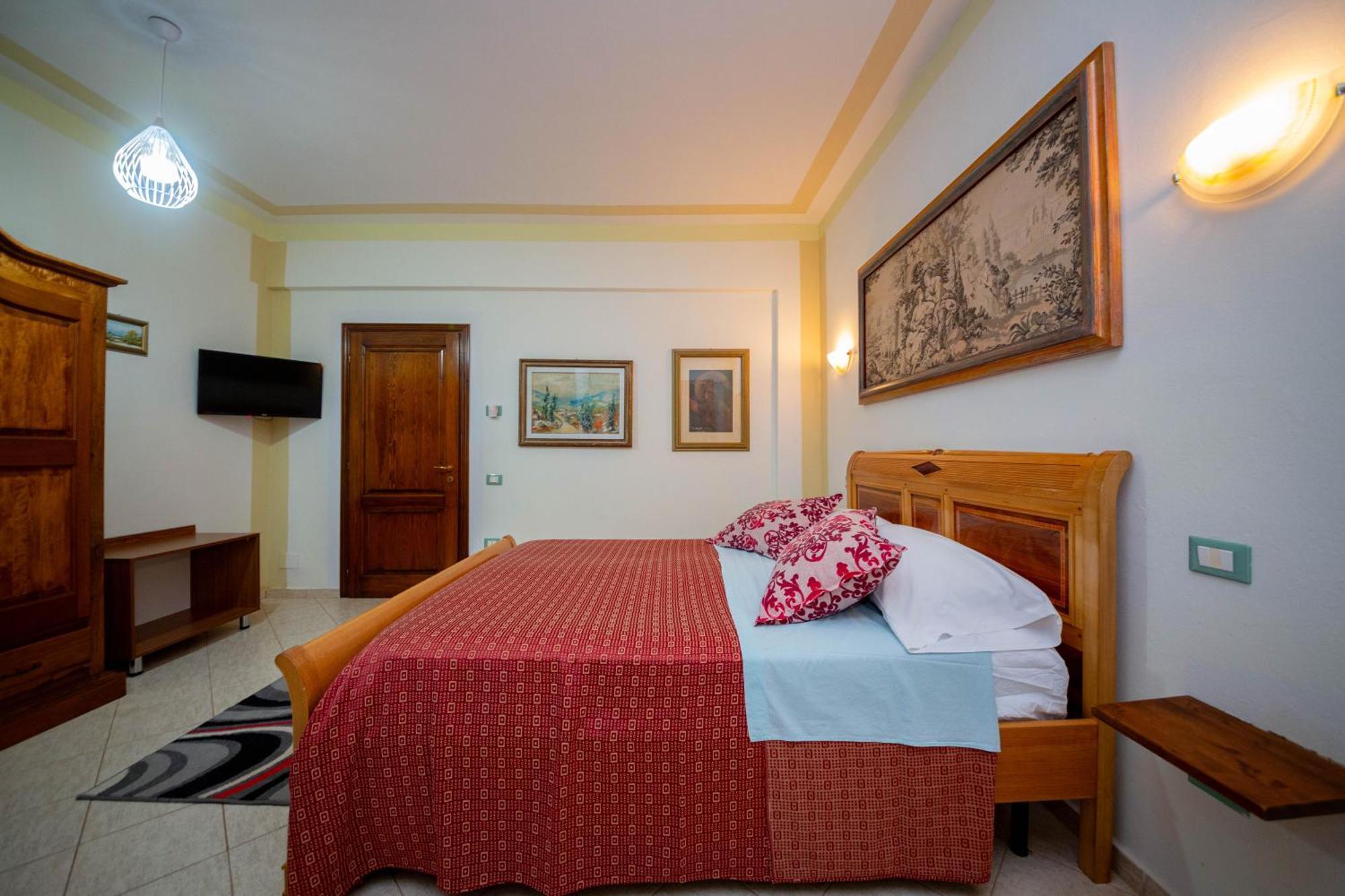 Hotel "San Saena " Радима Экстерьер фото