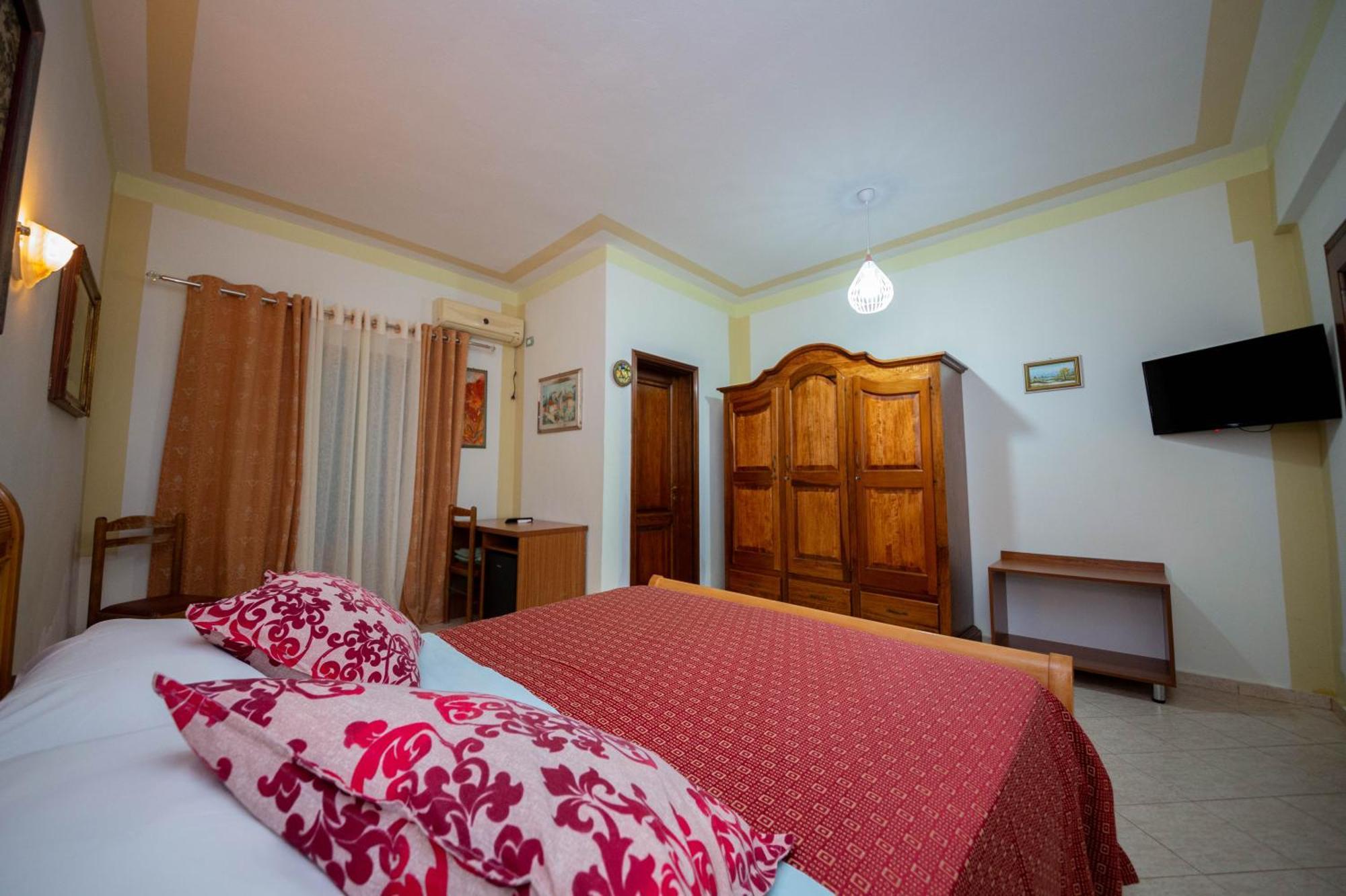Hotel "San Saena " Радима Экстерьер фото
